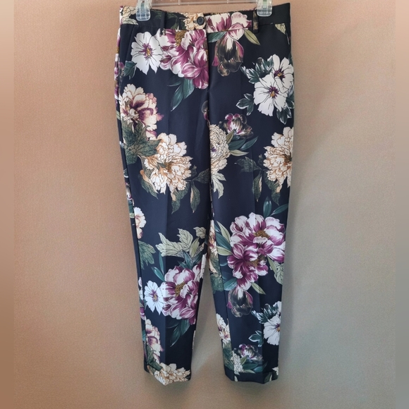 Chapter One Super Comfy Pull-On Floral Pants - Picture 1 of 11